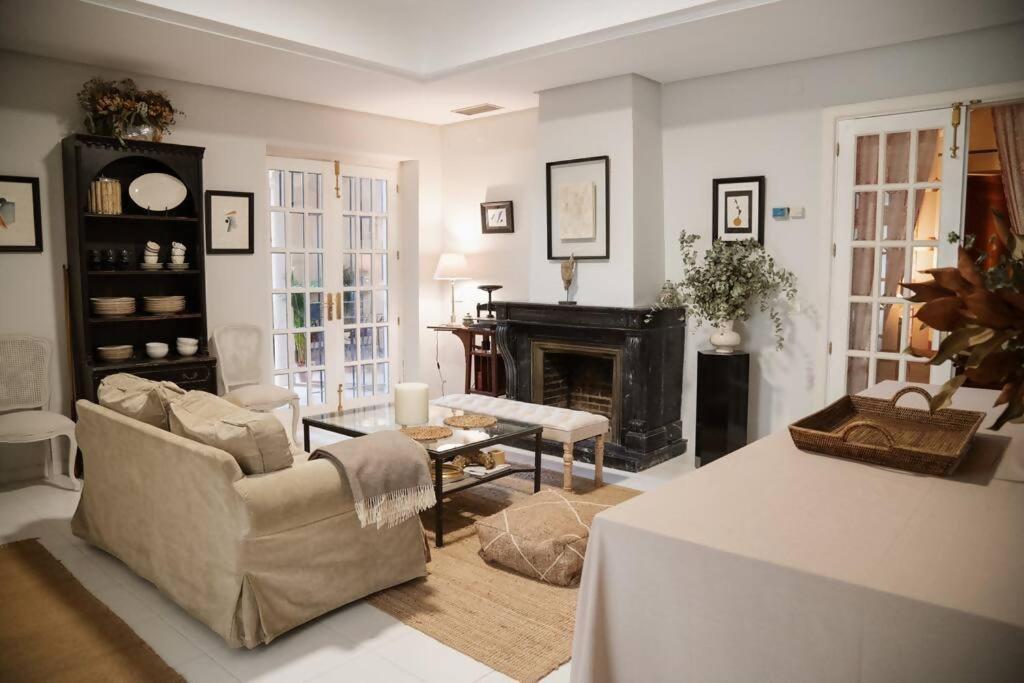 Casa Aguila Casco Antiguo Patio Privado Lejlighed Caces Eksteriør billede